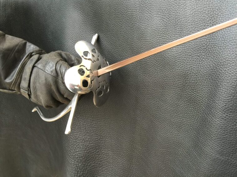Pirate Skull Rapier - Image 4