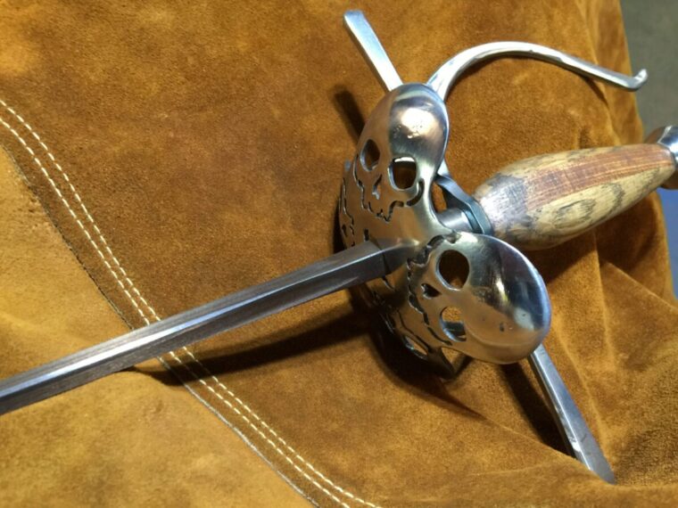 Pirate Skull Rapier - Image 2