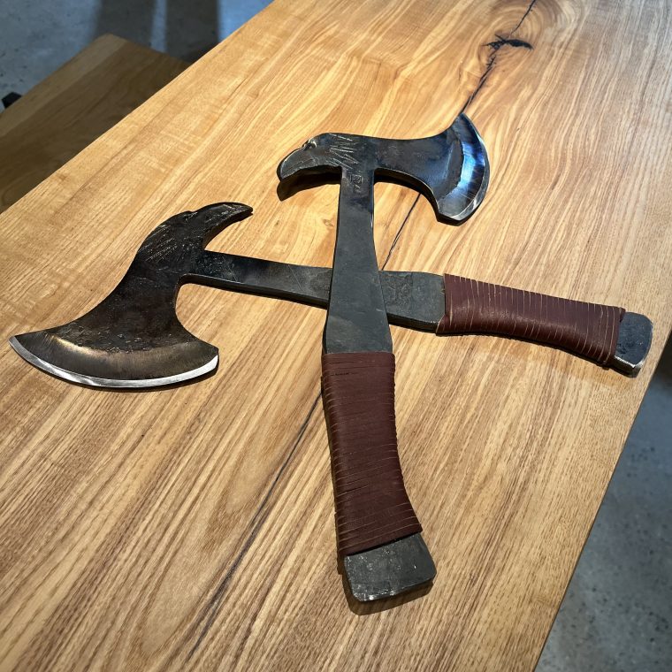 Raven Throwing Axe - Image 5